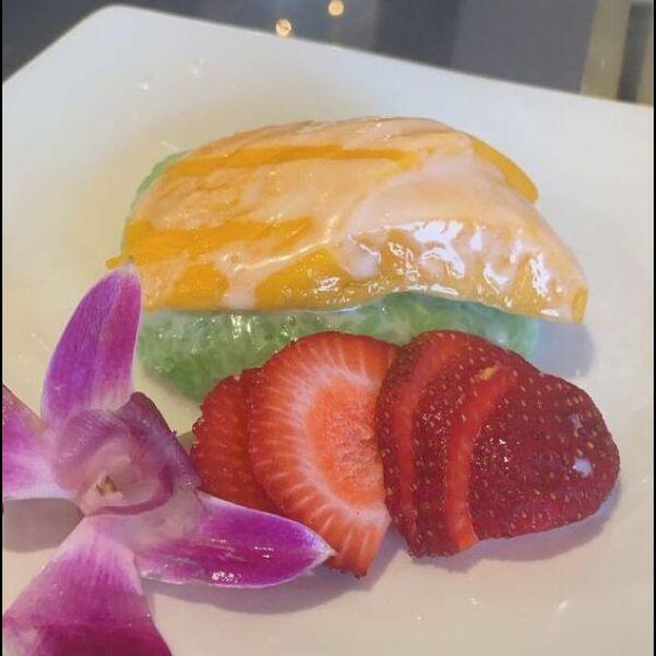 MANGO W/ SWEET STICKY RICE